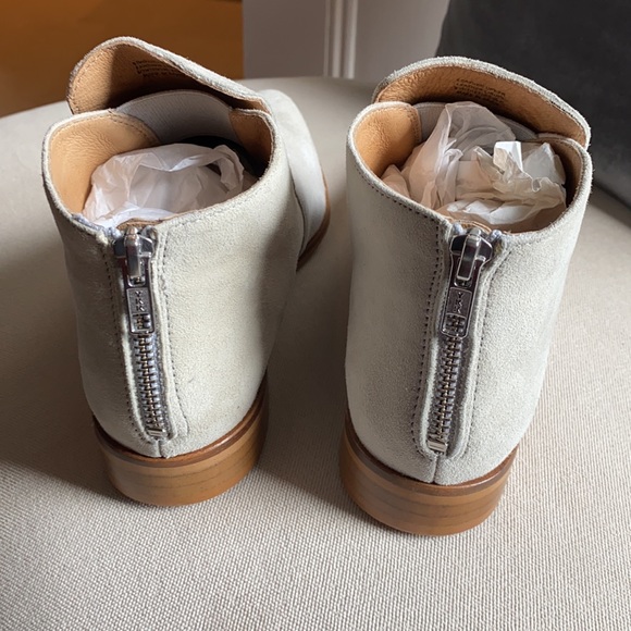 NWOT Gorgeous suede ankle boots - Picture 2 of 6